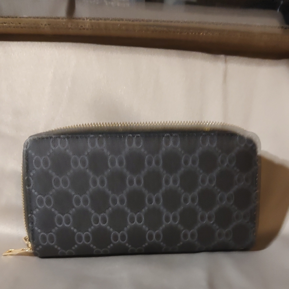Gray Patterned Zip Fashion Wallet.